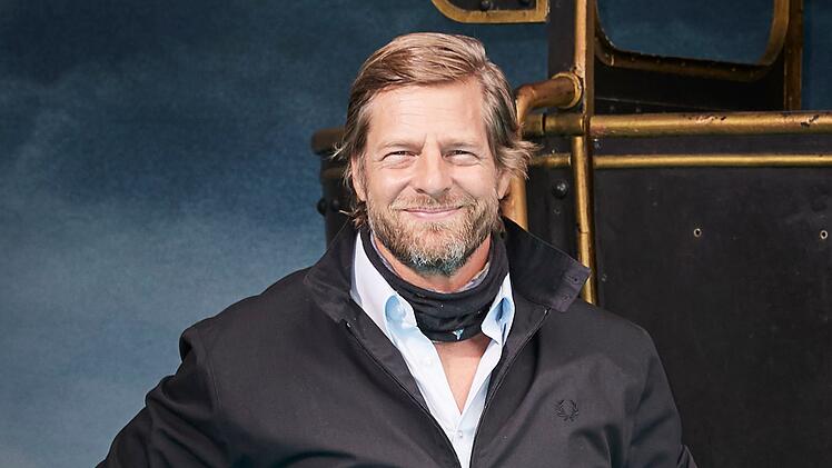 Henning Baum (53) kehrt als Mick Brisgau zur&uuml;ck in den Dienst. Nach elf Jahren Serienpause und dem Film "Der letzte Bulle" (2019) muss der Macho mit Herz in der Serien-Fortsetzung einmal mehr  mit gesellschaftlichen Konventionen k&auml;mpfen.