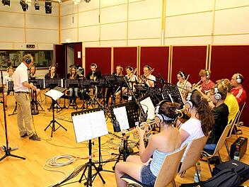 25 musikbegeisterte Schüler aus Ebermannstadt spielen im Studio Franken des Bayerischen Rundfunks.  Foto: p