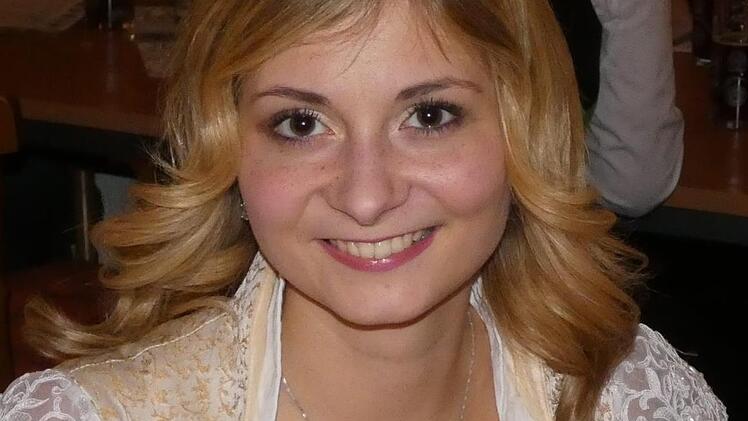 Die ehemalige Weinprinzessin des Abt-Degen-Weintals, Elisabeth Goger, wird den G&auml;sten am Festabend zw&ouml;lf erlesene Weine vorstellen. Foto: Christian Licha