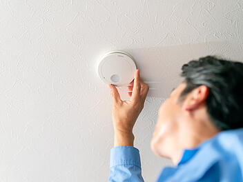 Rauchmelder l&ouml;st st&auml;ndig aus: Einfache Fehler sorgen f&uuml;r Fehlalarm