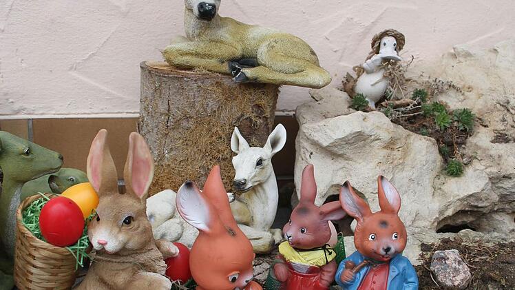 Die kleinen Osterhasen haben sich zusammengerottet - und sorgen auch für österliche Stimmung. Foto: Sonja Adam