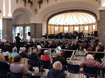 Das Bayerische Amateurorchester gab in der Wandelhalle ein Konzert.