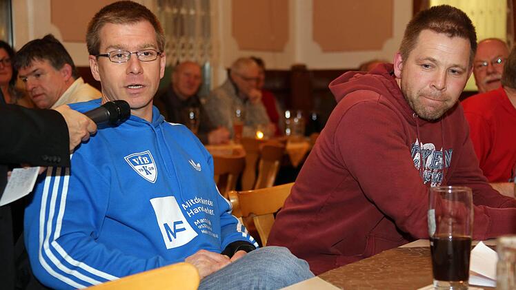 In der Pampers-Liga, bei den kleinsten Fußballern, hat der VfB enormen Zulauf, sagen Vorsitzender Holger Hasemann (links) und Jugendleiter Stefan Popp.