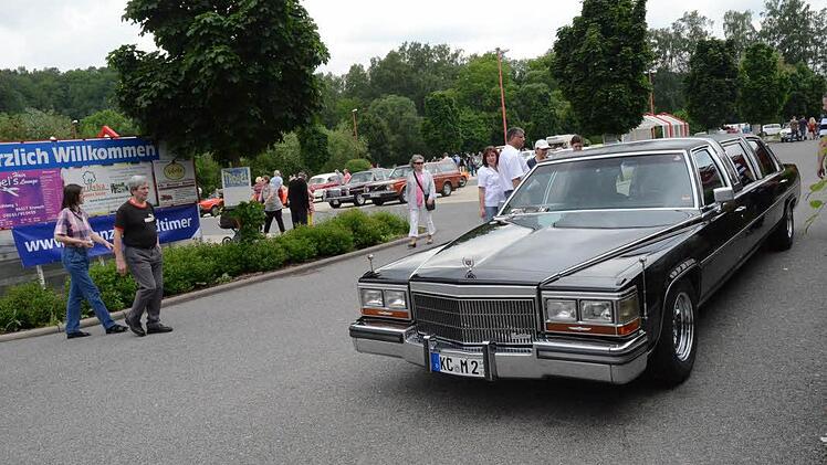 Diese XXL-Großraum- Limousine Lincoln fand großes Interesse bei den Besuchern des Oldtimertreffens. Fotos: K.-H. Hofmann