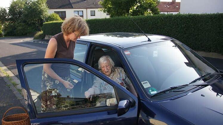 Fahrdienste für Senioren, die nicht mehr mobil sind: Dank der Nachbarschaftshilfe wird dies künftig auch in der Marktgemeinde Wirsberg möglich sein. Foto: Symbolbild Silvia Eidel/Archiv