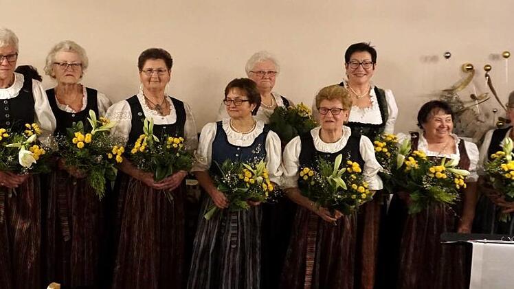 Langjährige Sängerinnen wurden geehrt.    Foto: Richard Sänger