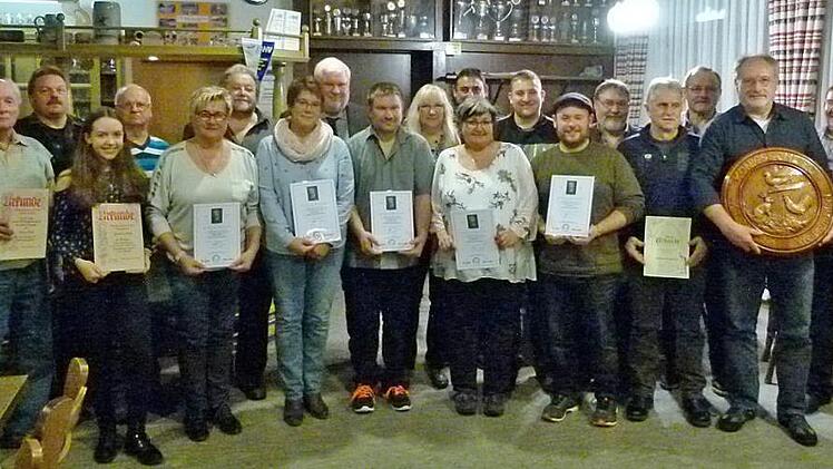 Eine Marathonehrung gab es beim Kleintierzuchtverein Weitramsdorf. Foto: Lothar Weidner