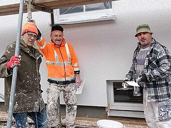 Reservisten halfen bei Verputzerarbeiten im Ahrtal (von links): 1. RK-Vorsitzender Walter Schultheis, 2. RK-Vorsitzender Bernhard Rudloff und Rudi Kress.