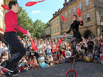 Das Jongleur-Duo "Double Take" ist das erste Mal bei "Bamberg zaubert" mit von der Partie gewesen. Foto: RiegerPress