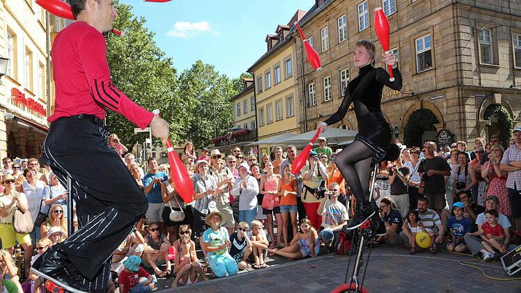 Das Jongleur-Duo "Double Take" ist das erste Mal bei "Bamberg zaubert" mit von der Partie gewesen. Foto: RiegerPress