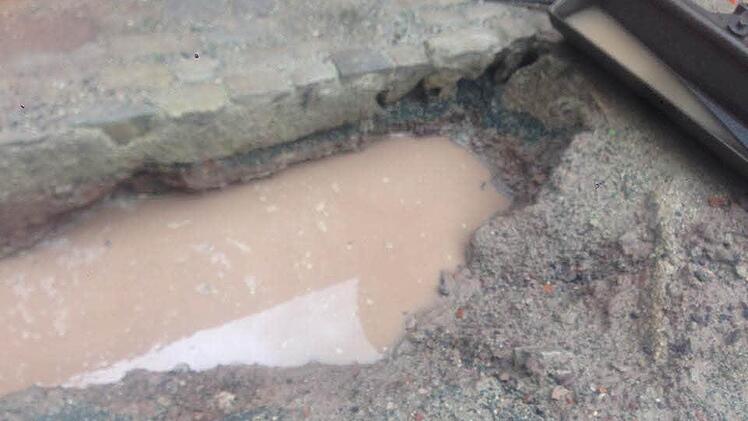 Auf der Festung füllten sich die Baugruben schnell mit Wasser. Foto: privat