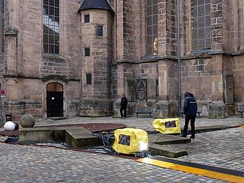 Dicke Kabelbündel haben die Mitarbeiter des ZDF in den vergangen Tagen in und um die Morizkirche verlegt.  Foto: Christoph Winter
