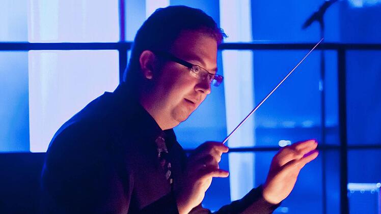 Souverän am Dirigentenpult: Musiklehrer Jochen Kästner