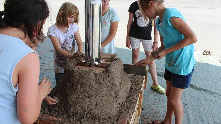 Der Ofen nimmt Gestalt an.