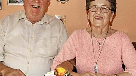 Allen Grund zum Strahlen: Goldene Hochzeit feierten im Eltmanner Stadtteil Roßstadt Helmut und Lieselotte Oppelt.  Foto: Sabine Weinbeer