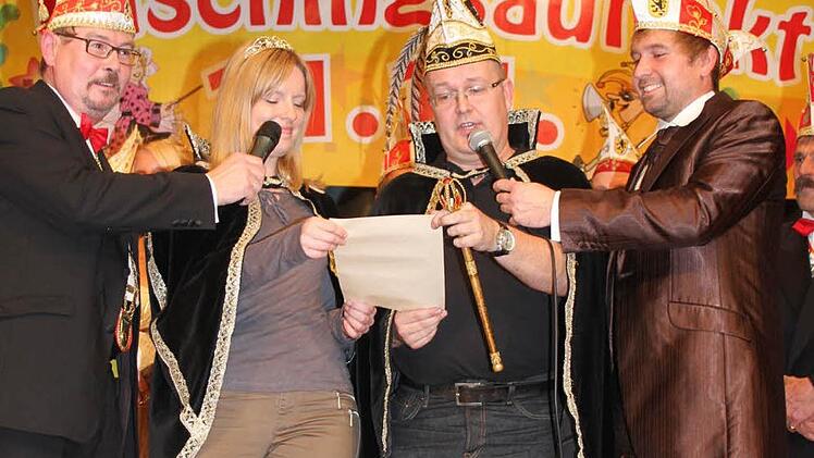 Das neue Prinzenpaar gab offen zu, dass es ganz schön aufgeregt war vor dem großen Auftritt.