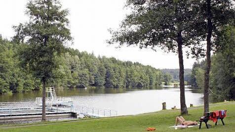 Viele Campingplätze liegen direkt an den Gewässern des Ellwanger Seenlands. Foto: djd/Stadt Ellwangen