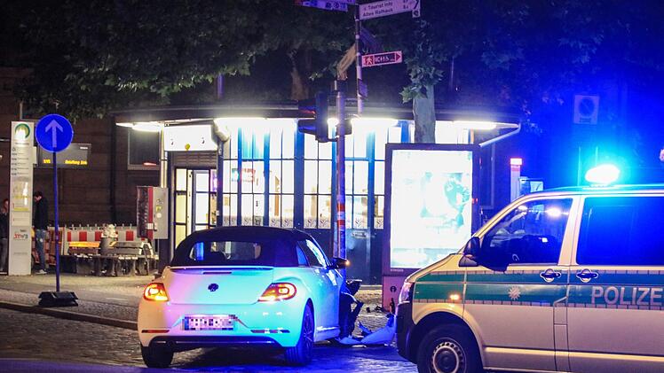Der Heimweg von der Sandkerwa endete für diesen Mann nach wenigen Metern. Foto: News5/Merzbach