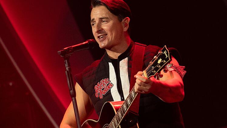 Der &ouml;sterreichische Superstar Andreas Gabalier gibt an diesem Abend eine gef&uuml;hlvolle Ballade zum Besten.