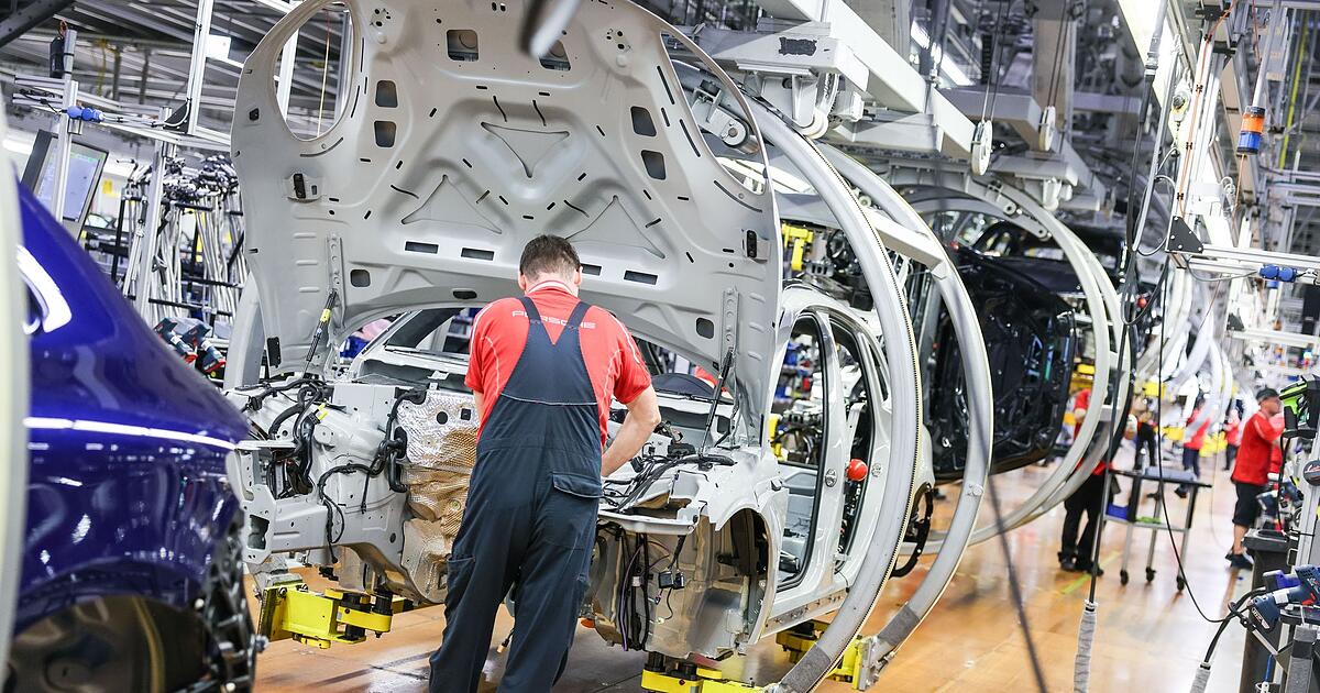 Besch-ftigung-in-der-Autobranche-f-llt-auf-Tief-seit-2011