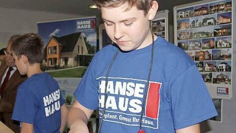 Niklas Weigand hat sein Praktikum als Elektroniker erfolgreich absolviert.