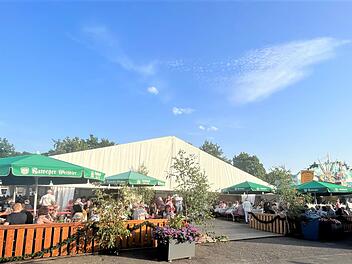 Marktredwitz: "Falsche" Bratwürste auf Volksfest sorgen für Unmut - "wie Bier ohne Alkohol"