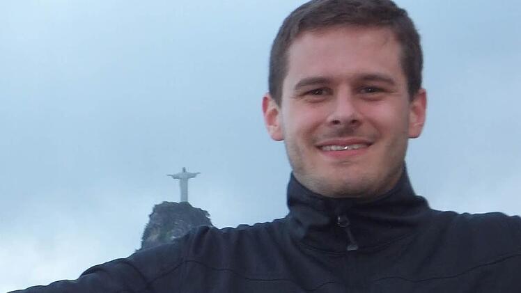 Peter Kaiser mit der Christusstatue oberhalb von Rio im Hintergrund.Fotos: privat