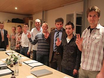 Sieben neue Ratsmitglieder hatte der neue Wonseeser Bürgermeister Andreas Pöhner (hinten links) zu vereidigen: (von vorne) Michael Görl, Patrick Götz, Herbert Wagner, Thorsten Hübner, Hans-Peter Zahner, Martin Hupfer, Tobias Weggel und Christian Horter. Foto: Sonja Adam