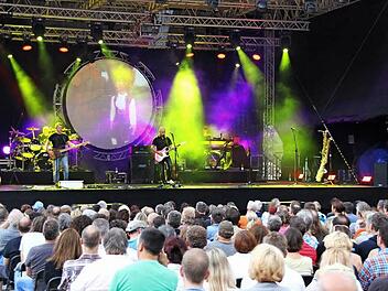 Noch größer als bei der Premiere im Juli 2015 - hier mit der Band "Echoes" - wird die Bühne vor dem Schloss in Eyrichshof. Fotos: Ralf Kestel