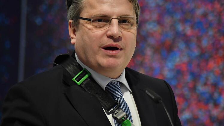 Staatsminister Bausback bei seiner Rede Foto: Ronald Rinklef