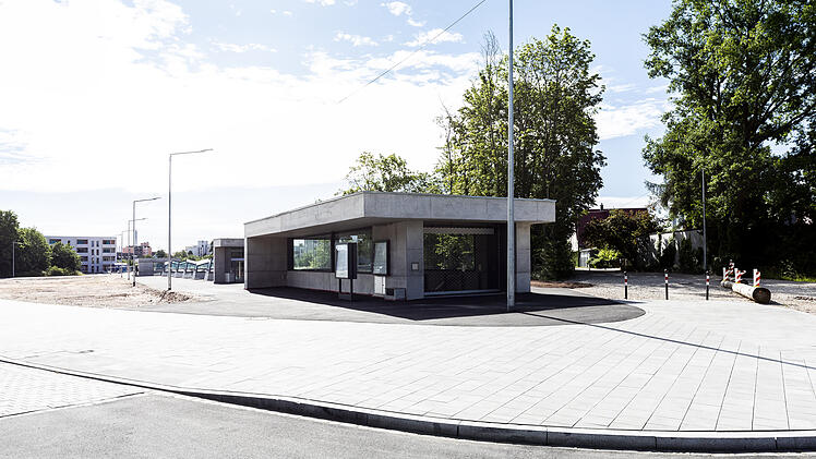 U-Bahnhof Nürnberg Großreuth bei Schweinau. Neuer U-Bahnabschnitt U3 Südwest