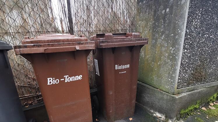 Landkreis Hof: Wegen Maifeiertag - M&uuml;lltonnen-Abholungen verschieben sich