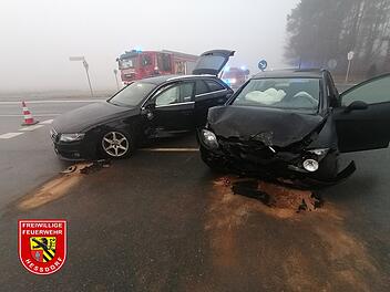 Heßdorf: Unfall im Kreuzungsbereich - Mehrere Menschen verletzt