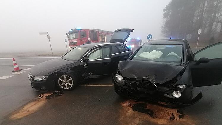 Heßdorf: Unfall im Kreuzungsbereich - Mehrere Menschen verletzt