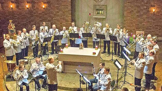 Das Heeresmusikkorps Veitsh&ouml;chheim ist am 12. April wieder in Adelsdorf zu Gast.