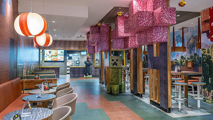 Einmaliges Restaurant im Minecraft Look: McDonald's Deutschland macht den Minecraft Film erlebbar
