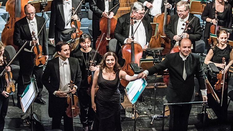 Verdienten Applaus gab es auch für die Sopranistin Joanna Stark. Sie sang die Vokalisen in Ralph Vaughan Williams' "Pastoral Symphony".Foto: Jochen Berger