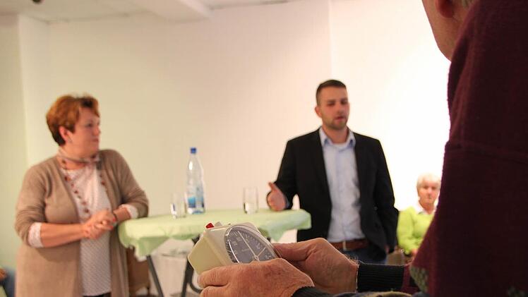 Drei Minuten pro Antwort: Während Brigitte Meyerdierks häufig überzog, schöpfte Claudio Kleinhans seine Redezeit nicht aus. Foto: Ulrike Müller