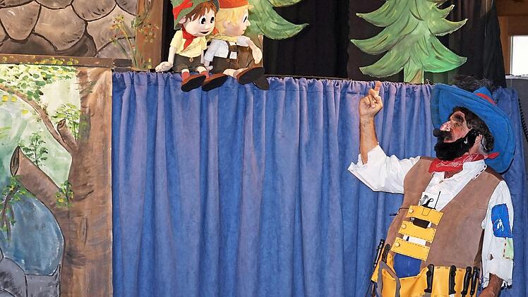 Das Karfunkel-Theater hat die Geschichte vom R&auml;uber Hotzenplotz neu inszeniert. Foto: Karfunkel-Theater