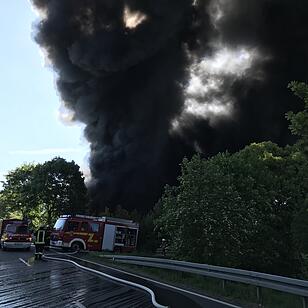 Firmengebäude in Oberfranken geht in Flammen auf