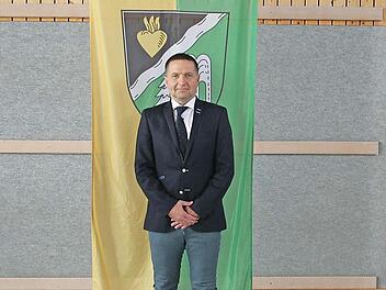 Die Lautertaler Führungsspitze bleibt bestehen. Zum Zweiten Bürgermeister wurde Martin Rebhan (SPD, links) gewählt, zum Dritten Bürgermeister Hans Rauscher (ÜPW). In der Mitte Bürgermeister Karl Kolb  Foto: A. Herzog