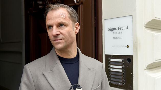 Wieder einmal spielt ein historischer Ort im "Wien-Krimi" eine Rolle. Diesmal besucht Alexander Haller (Philipp Hochmair) das Sigmund-Freud-Museum. Es befindet sich in den Räumen der früheren Praxis des berühmten Psychoanalytikers.