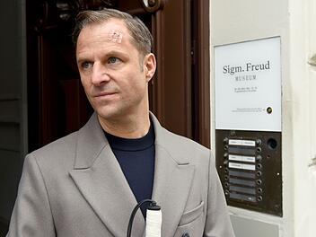 Wieder einmal spielt ein historischer Ort im "Wien-Krimi" eine Rolle. Diesmal besucht Alexander Haller (Philipp Hochmair) das Sigmund-Freud-Museum. Es befindet sich in den Räumen der früheren Praxis des berühmten Psychoanalytikers.