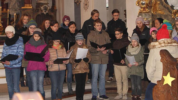 "Euch schickt der Himmel", sang der Jugendchor "Cantarella". Foto: gg
