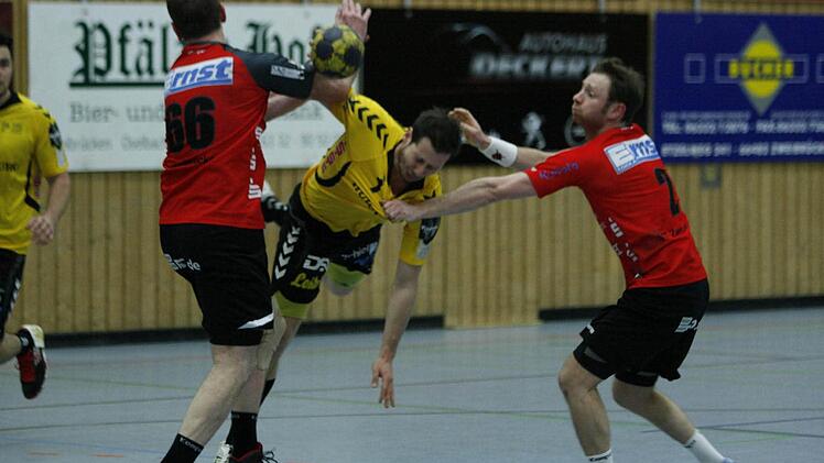 Der HSC 2000 Coburg verkürzte am Samstagabend erneut den Abstand zum Spitzenreiter der 3. Handball-Liga Süd. Foto: Iris Bilek