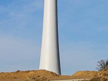 Fertiggestellt: ein Betonturm des Bürgerwindparks Maßbach von Green City Energy  Foto: Green City Energy