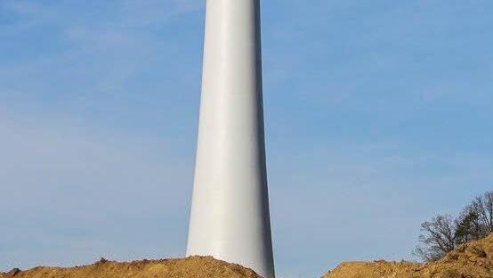 Fertiggestellt: ein Betonturm des Bürgerwindparks Maßbach von Green City Energy  Foto: Green City Energy