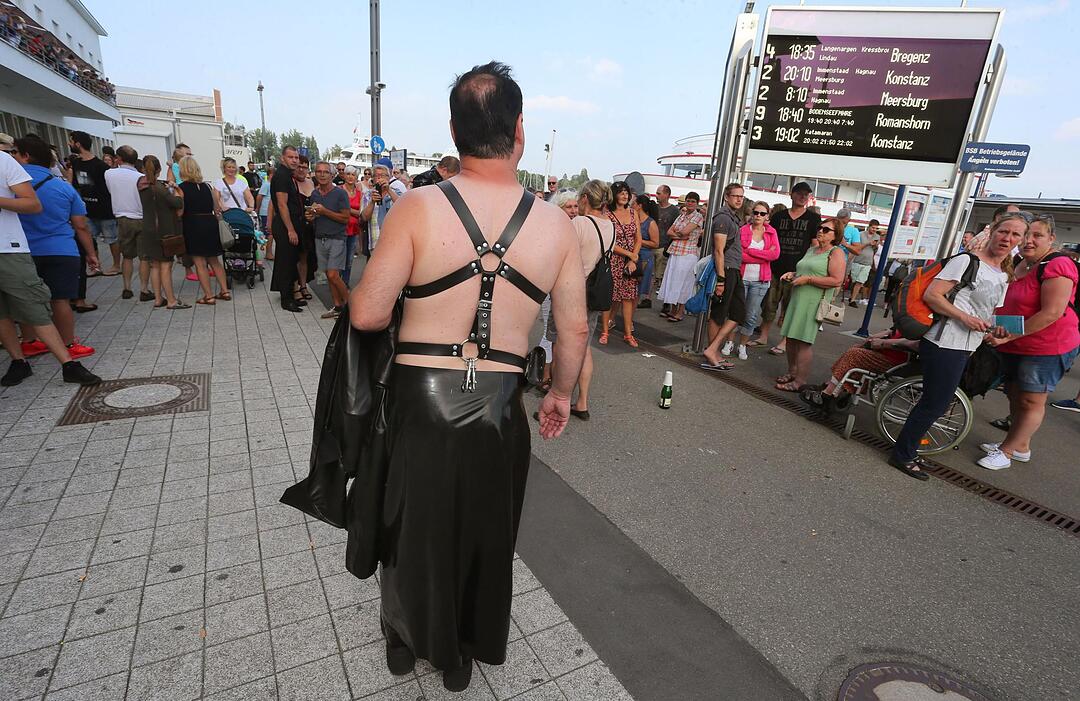 Lack- und Lederschiff «Torture Ship»