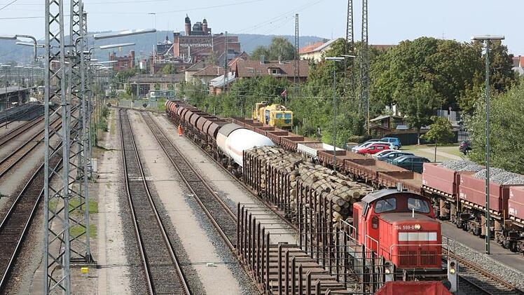 Die Bahn kündigt Bauarbeiten an, die am 28. August am Bahnhof in Bamberg auf der Güterverkehrtrasse (im Bild) beginnen sollen.  Foto: Barbara Herbst