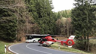 Motorrad kollidiert mit Linienbus: Coburger stirbt bei Unfall in Th&uuml;ringen